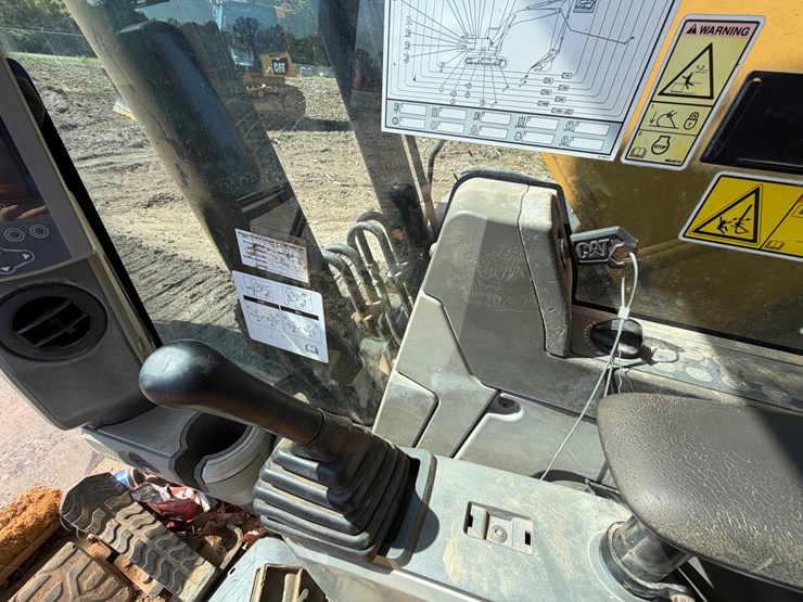 caterpillar-320e-image-38