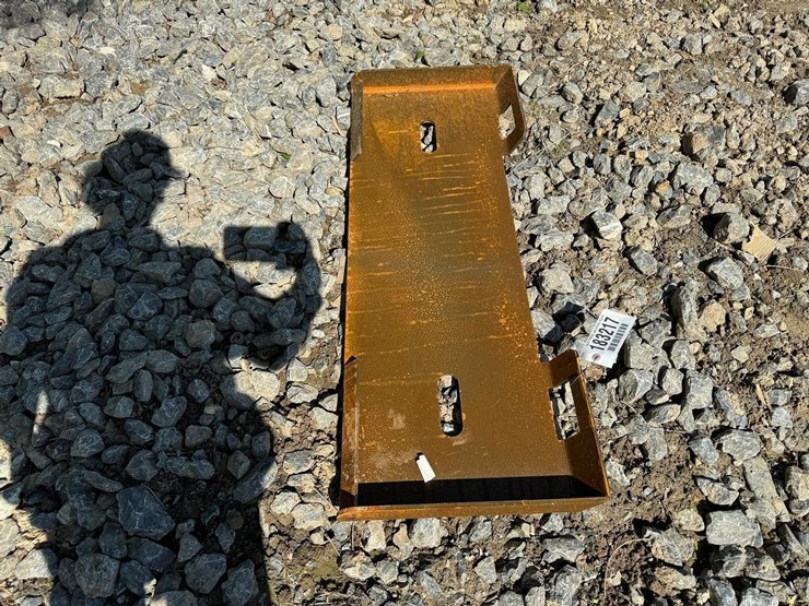 skid-steer-mounting-plate-image-5