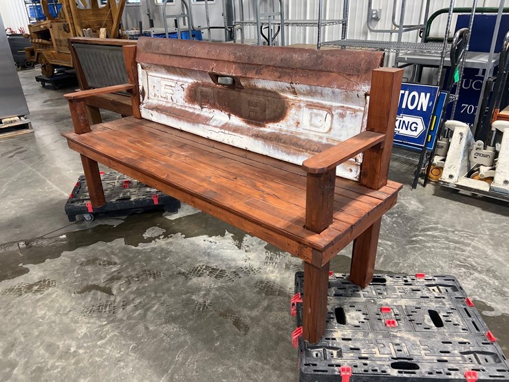 ford-tailgate-bench-image-1