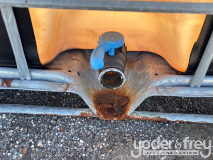 225-gal-water-carrier-image-6