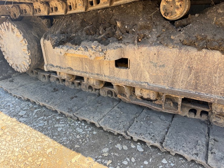 caterpillar-320e-image-22