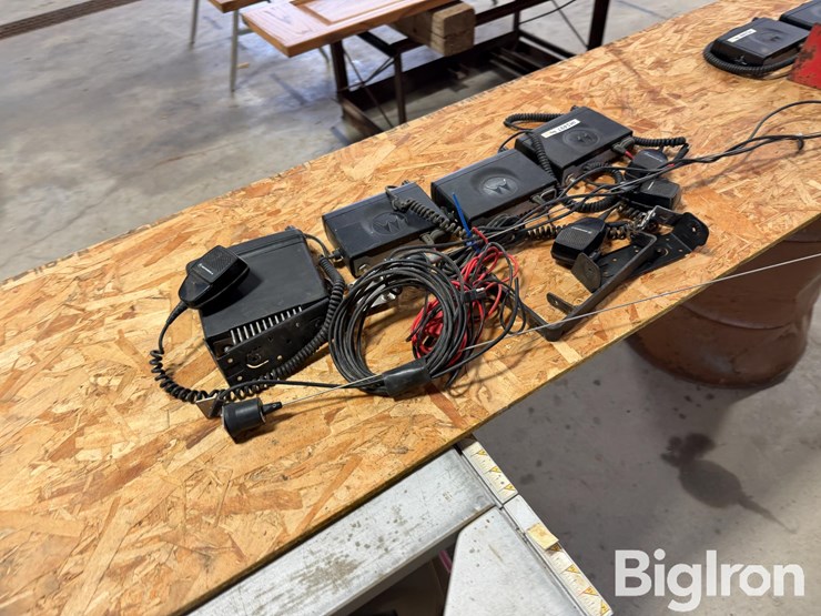 motorola-vhf-hiband-radios-image-7