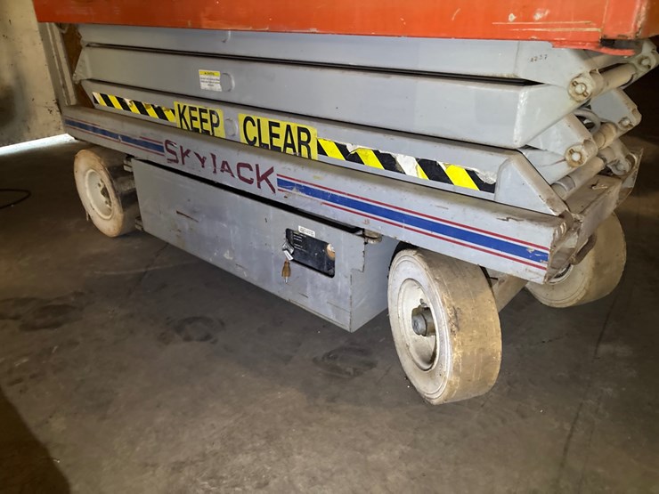 #145-•-skyjack-sj3220-20-ft-electric-scissor-lift-image-5