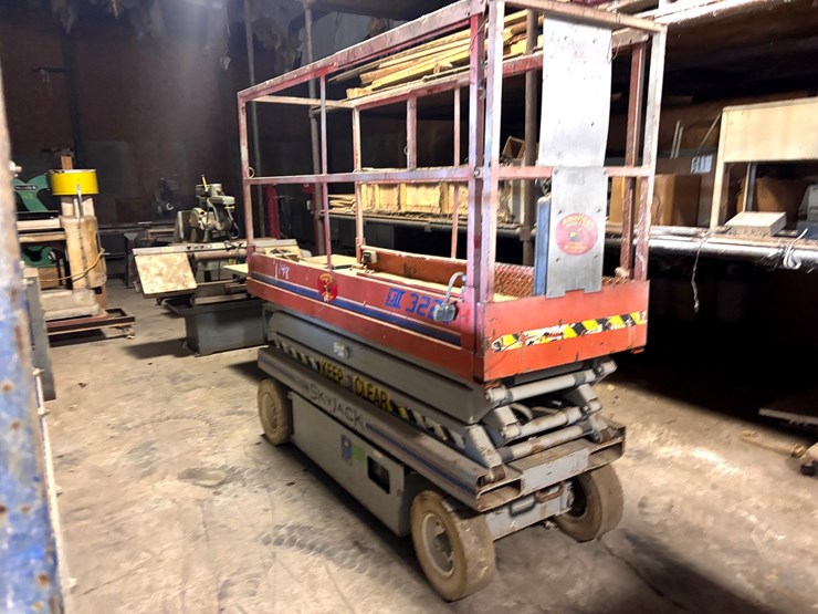 #148-•-skyjack-sjiii-3220-electric-scissor-lift-image-2