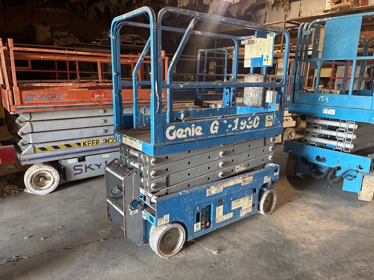 #155-•-genie-gs-1930-self-propelled-electric-scissor-lift-image-1