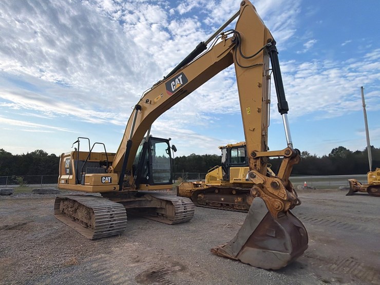 caterpillar-320-image-24