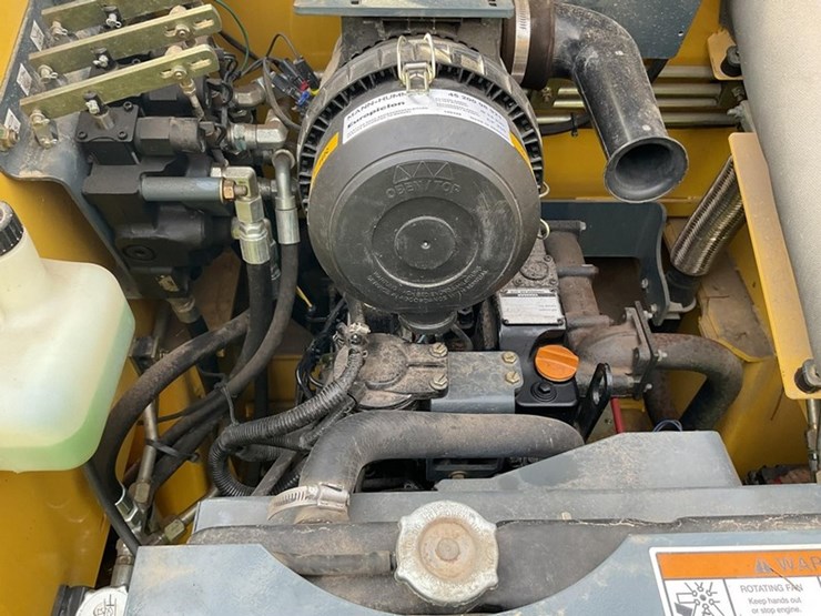2015-yanmar-s165r-image-16