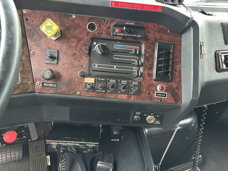 1992-volvo-vn-image-23