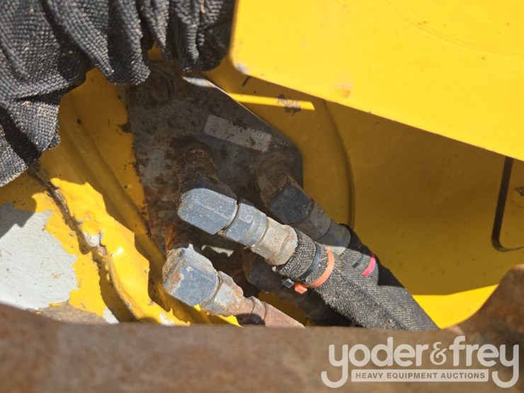 2023-komatsu-d61px-image-32