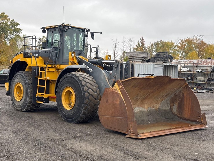 2024-deere-844-p-tier-image-11