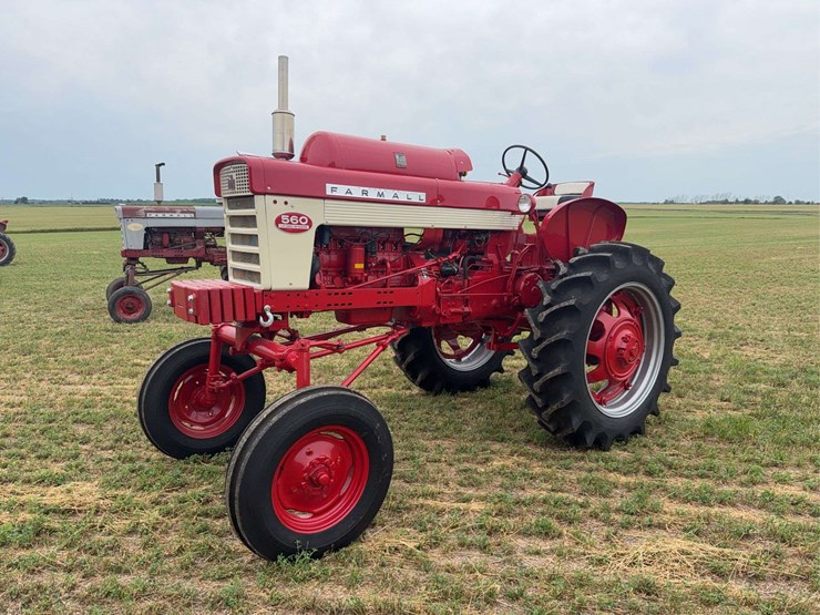 farmall-560-lp-hi-clear-image-1