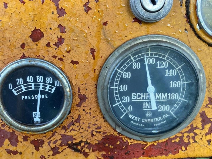 schramm-model-125-air-compressor-tractor-image-5