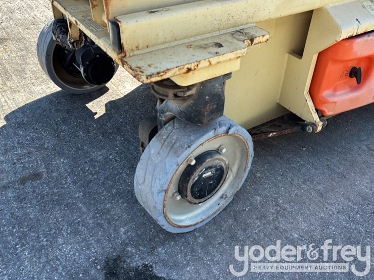 2015-jlg-3246es-image-9