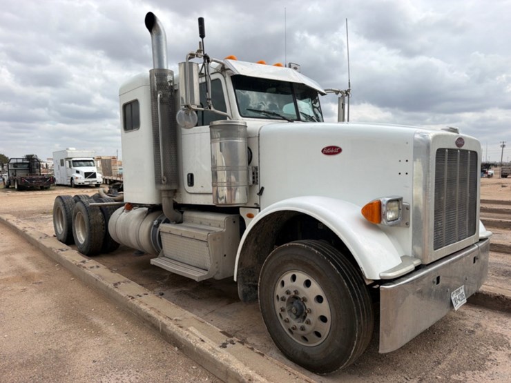 2012-peterbilt-367-image-3