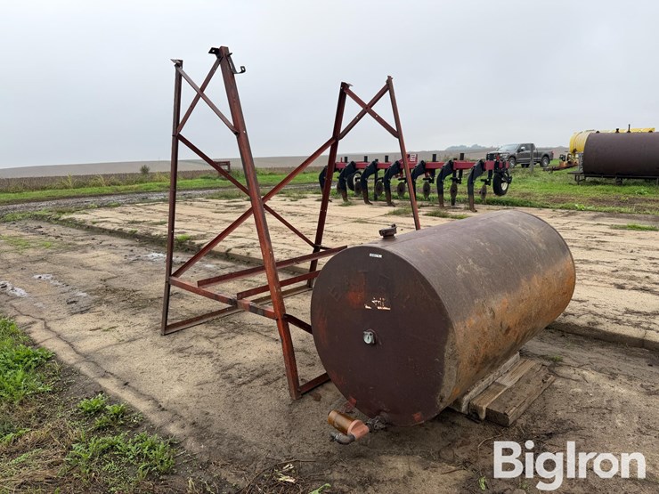 300-gal-fuel-tank-w/stand-image-1