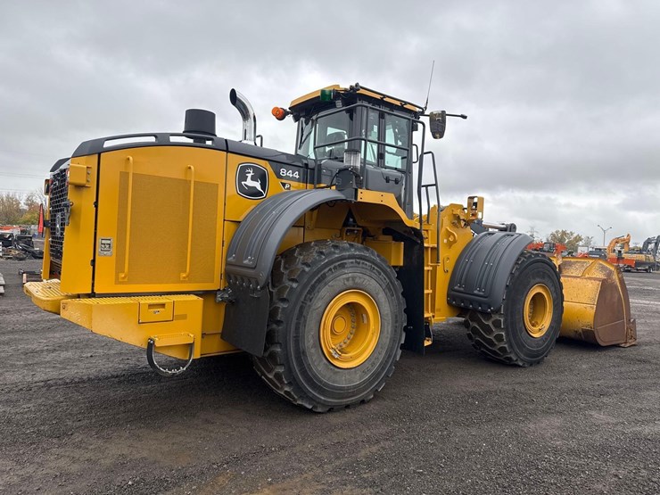 2024-deere-844-p-tier-image-8