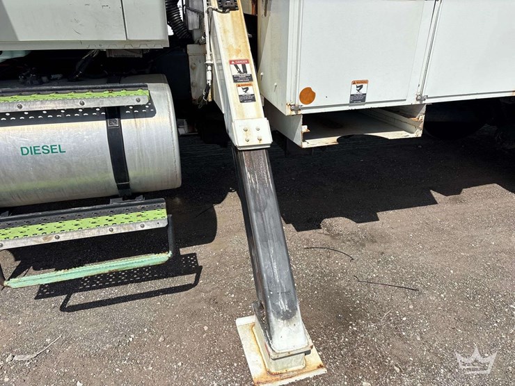 2012-international-workstar-7300-altec-dm45tr-4x4-digger-derrick-truck-image-20