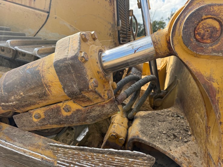 caterpillar-d8t-image-19