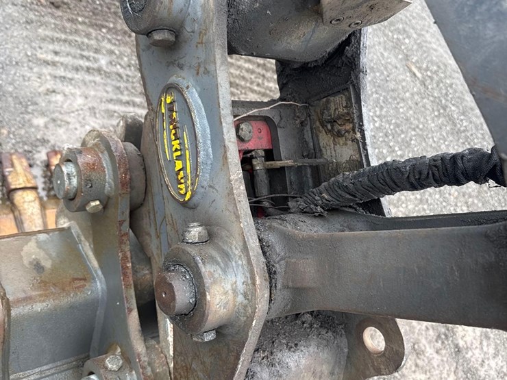 2024-john-deere-85-image-14