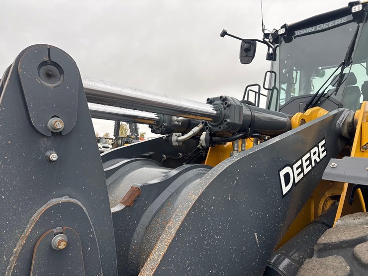2024-deere-844-p-tier-image-24