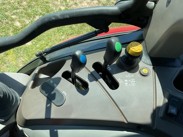 2020-case-ih-farmall-120c-image-22