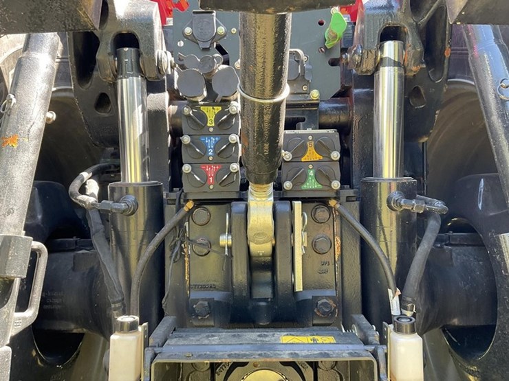 2022-case-ih-magnum-310-cvx-image-15