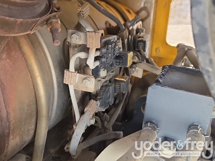 2023-komatsu-d61px-image-48
