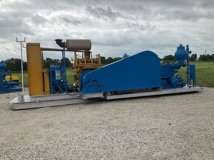 caterpillar-d379-image-1