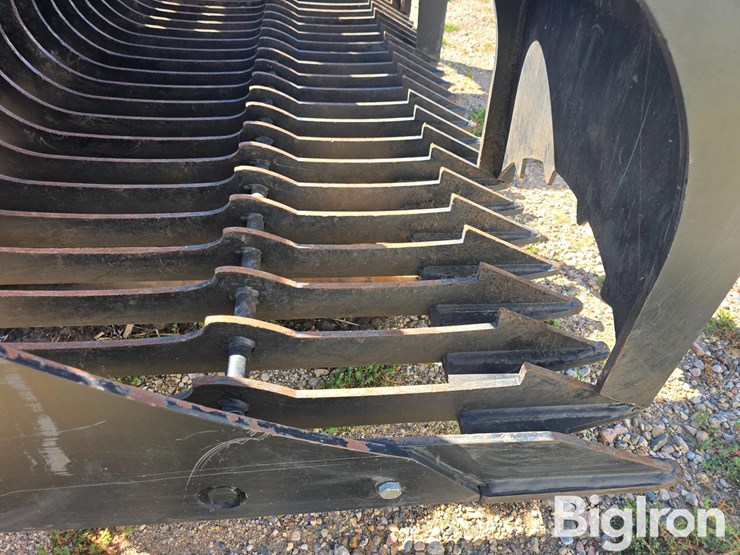 skid-steer-grapple-bucket-image-11