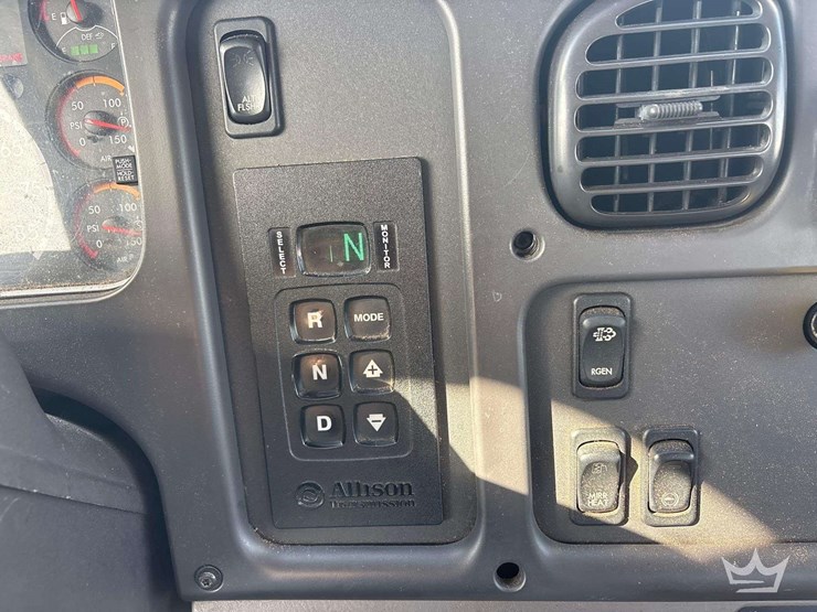 2018-freightliner-m2-106-petersen-tl3-lightning-loader-forestry-grapple-truck-image-19