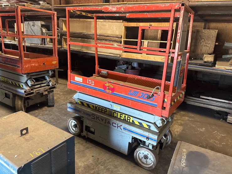 #153-•-skyjack-sj3015-15-ft-electric-scissor-lift-image-2