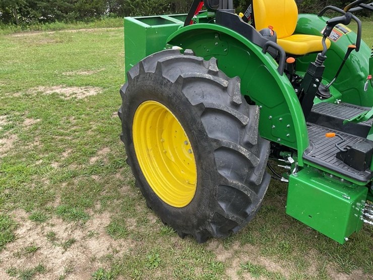 2025-john-deere-5075e-image-13