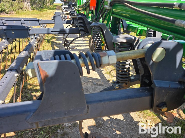 2011-john-deere-2210-image-20