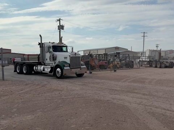 2007-kenworth-w900-image-1