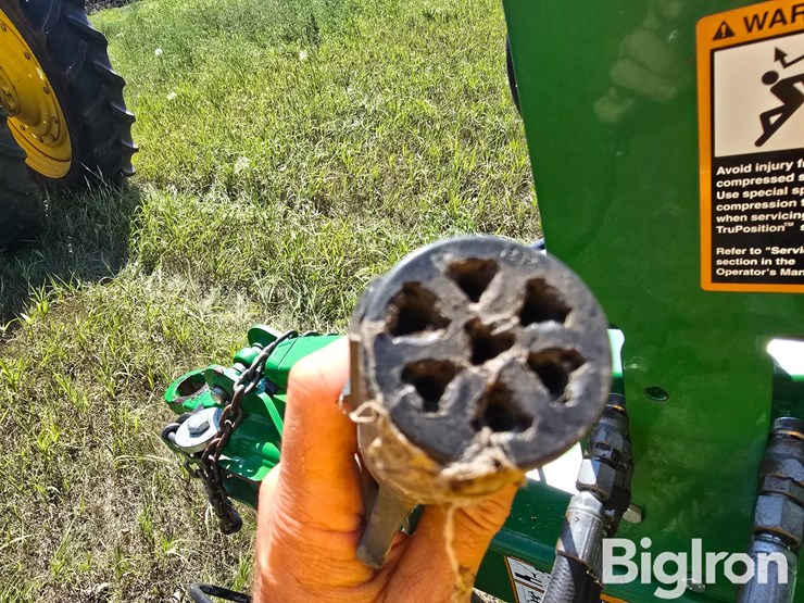 2012-john-deere-2310-image-11