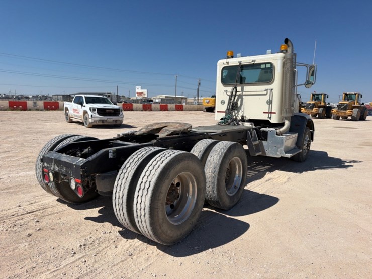 2017-peterbilt-365-image-5