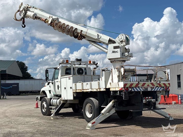 2012-international-workstar-7300-altec-dm45tr-4x4-digger-derrick-truck-image-4