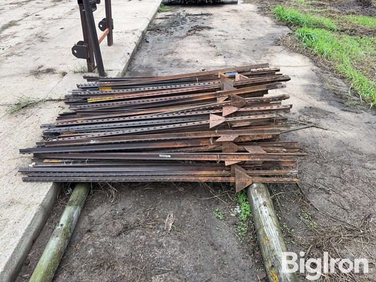 steel-t-posts-image-2