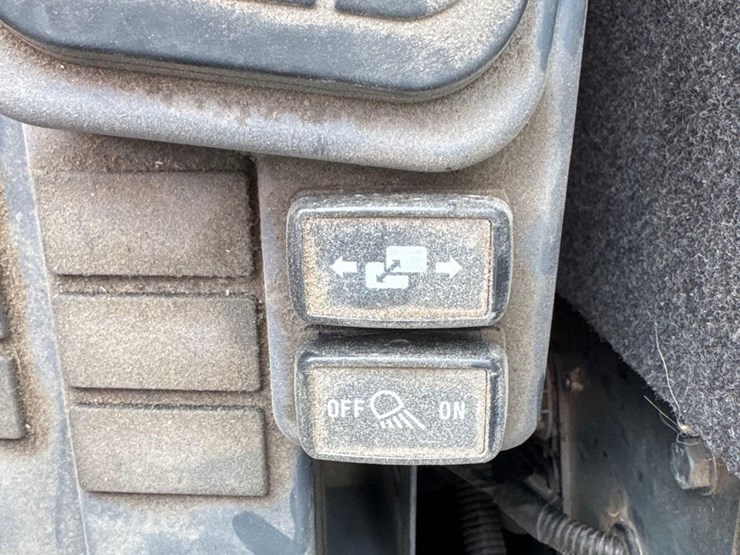 2024-john-deere-85-image-36