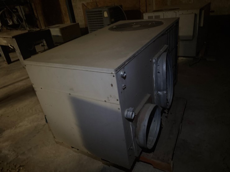 #175-•-goodman-phk048-1-packaged-hvac-unit-image-4