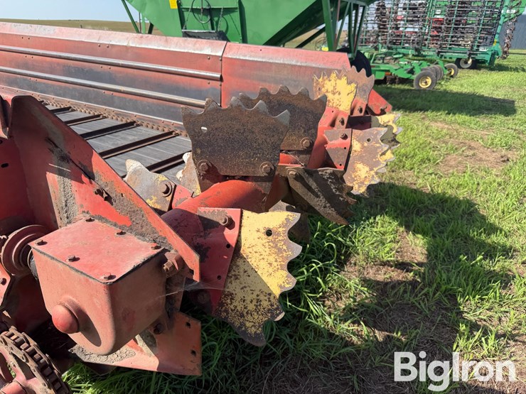 new-holland-790-image-19