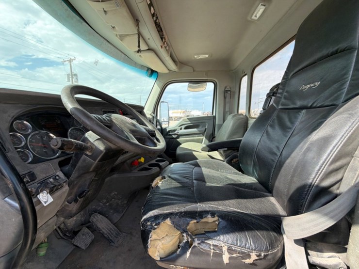 2019-kenworth-t880-image-11