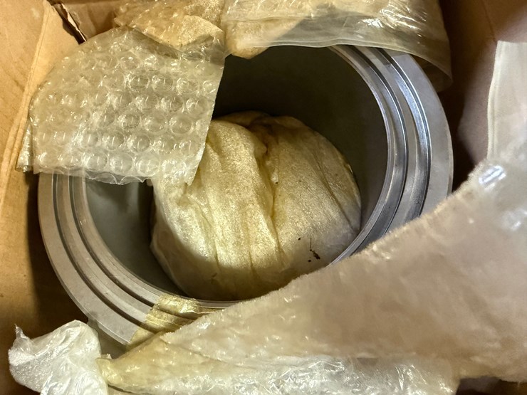 crate-w/-(30+)-new-sunnda-frac-valve-seats-&-related-parts-image-4