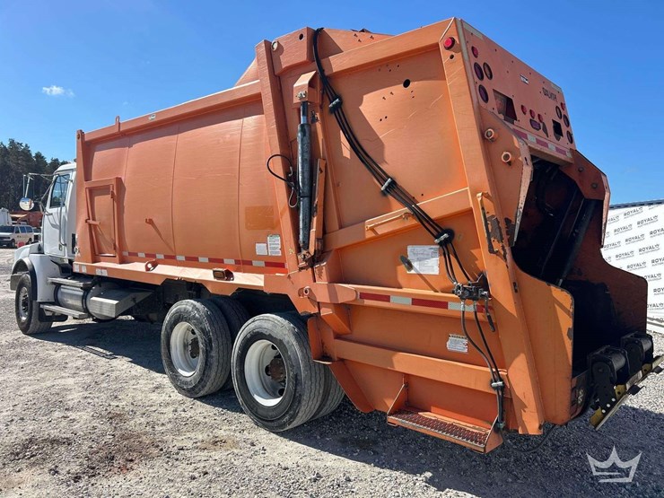 2010-wester-star-4900sa-ez-pack-goliath-g370c-25-yard-rear-loader-garbage-truck-image-4