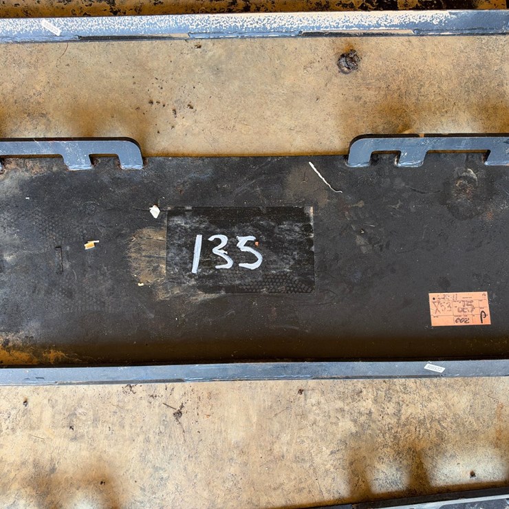 #135 • Skid Steer Weld-On Quick Attach Mounting Plate