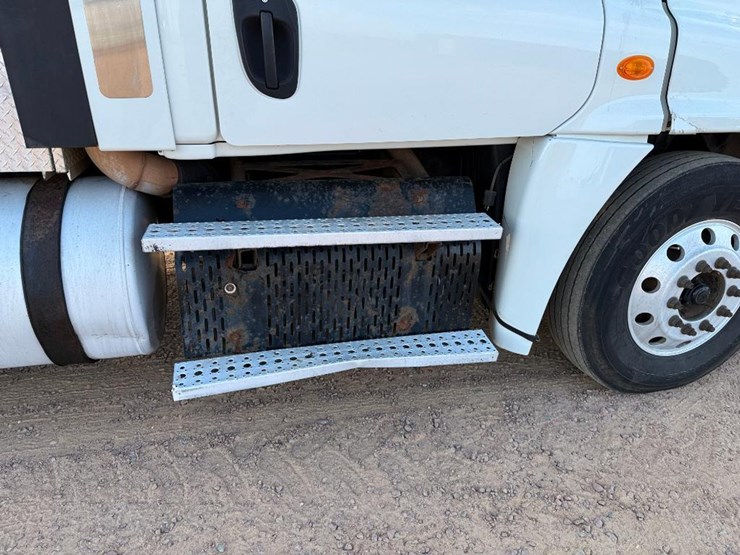 freightliner-cascadia-125-image-18