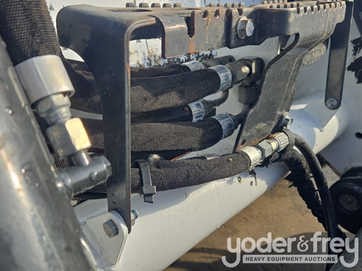 2017-bobcat-s590-image-21