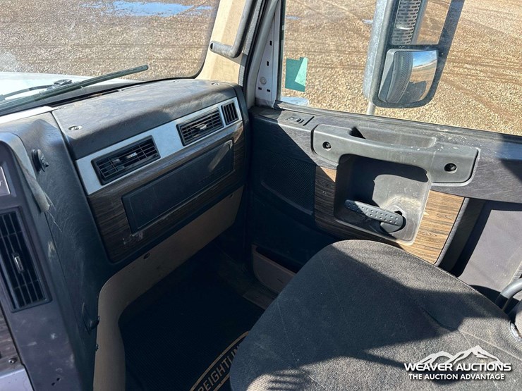 2012-freightliner-coronado-122-image-11