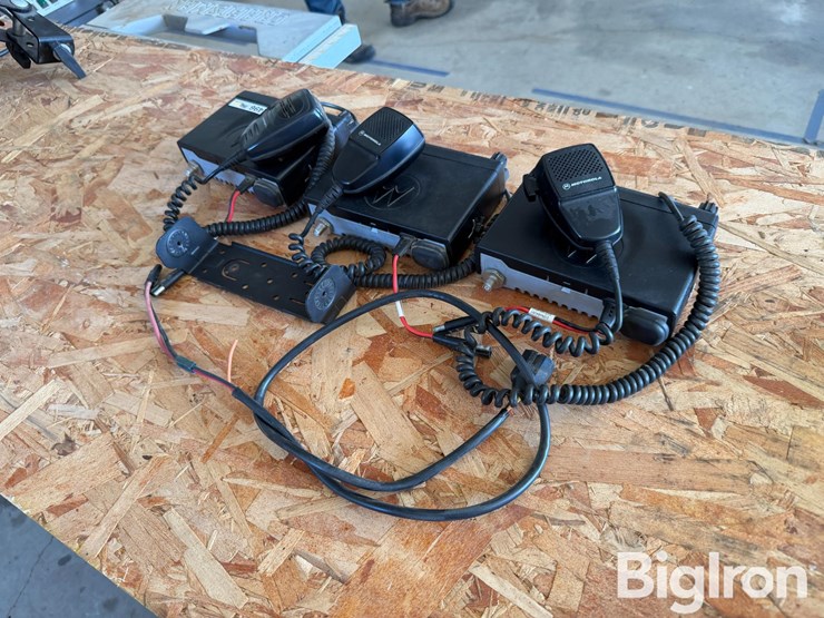 motorola-vhf-hiband-radios-image-4