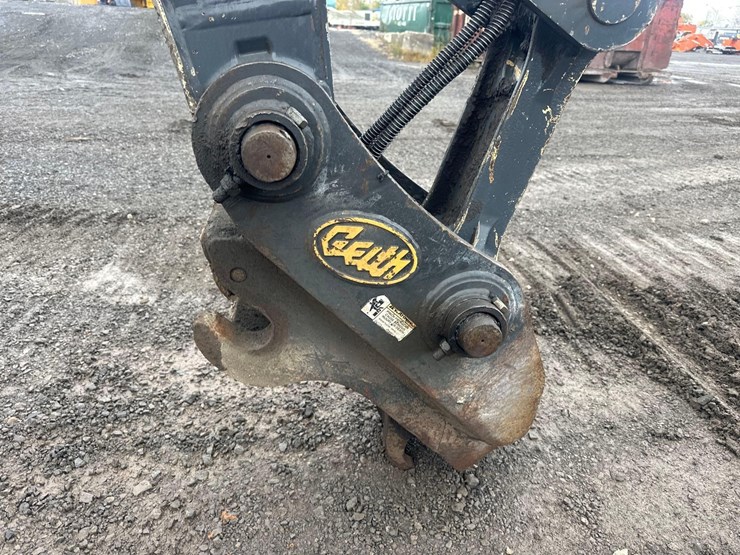 2023-deere-135-p-tier-image-14